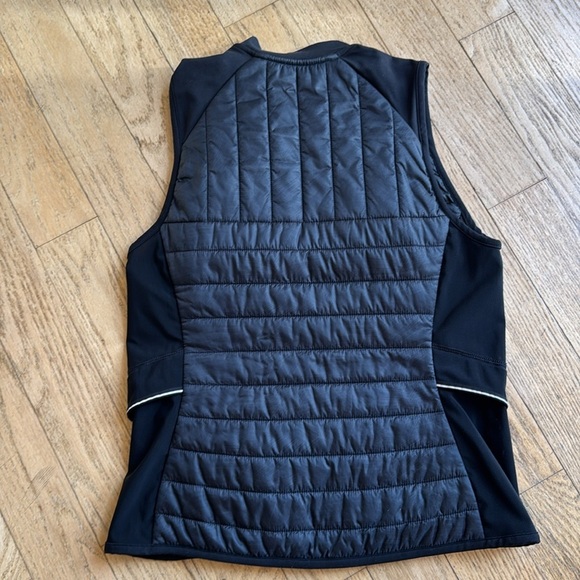 Lucy black running vest, size Medium - Picture 7 of 8